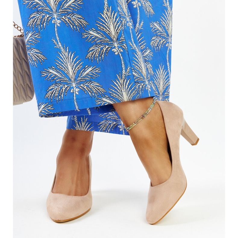 Escarpins à talons beiges avec empiècement en cuir de Lalande 2 Escarpins à talons beiges avec empiècement en cuir de Lalande 2