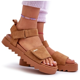 Sandales en daim pour femmes sur la plateforme Big Star NN274705 Marron brun 17