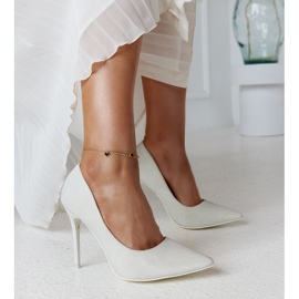 Talons hauts blancs brillants avec empiècement en cuir par Cortesa 1