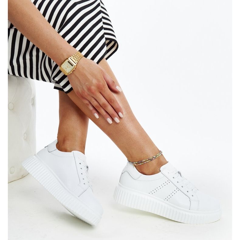 Chaussures en cuir bleu avec boucle décorative blanc 1