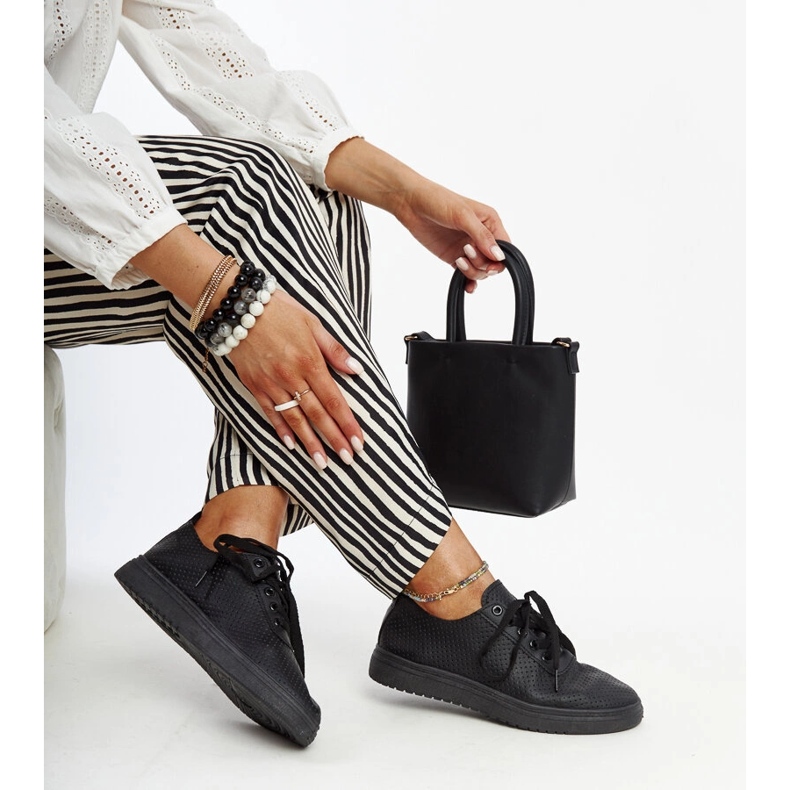 Chaussures à lacets en cuir noir 1