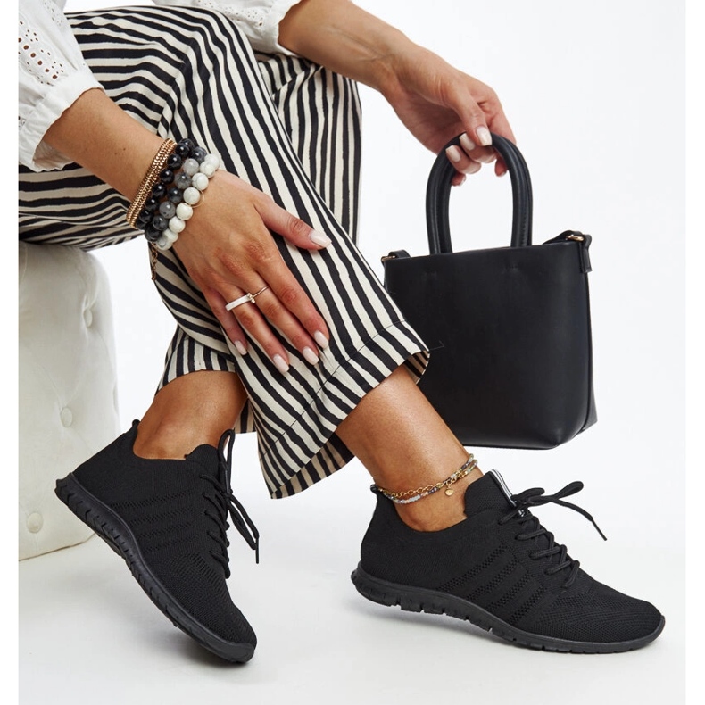 Baskets de sport Shukornia noires 1