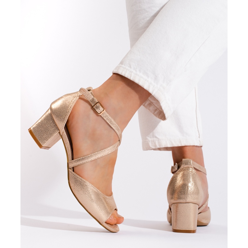 Goodin Sandales femme dorées à petit talon 1