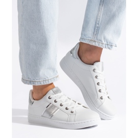 Chaussures de sport blanches pour femmes 2 Chaussures de sport blanches pour femmes 2
