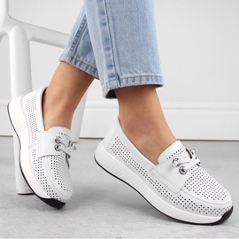 Chaussures femme en cuir, mocassins à enfiler ajourés, blanc Artiker 54C1752 1