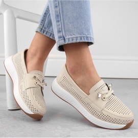 Chaussures femme en cuir, mocassins à enfiler ajourés, beige Artiker 54C1753 1