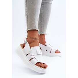 Sandales en cuir blanches Vivitellia pour femmes sur une plateforme et un coin compensé 3