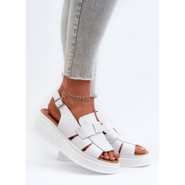 Sandales en cuir blanches Vivitellia pour femmes sur une plateforme et un coin compensé 2