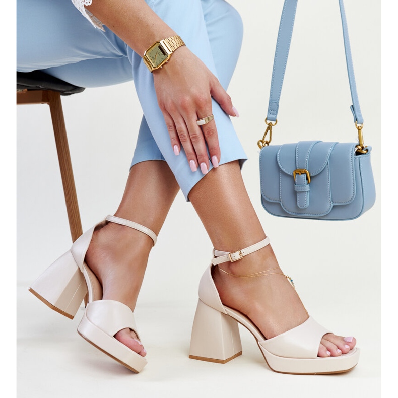 Sandales à talons beige clair par Vesna 1 Sandales à talons beige clair par Vesna 1