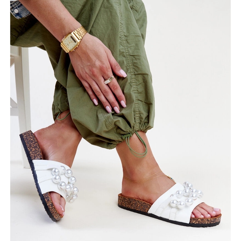 Tongs blanches avec semelle en liège et perles Zlatna 1