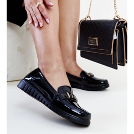 Mocassins vernis noirs avec bride décorative Marlisa 1