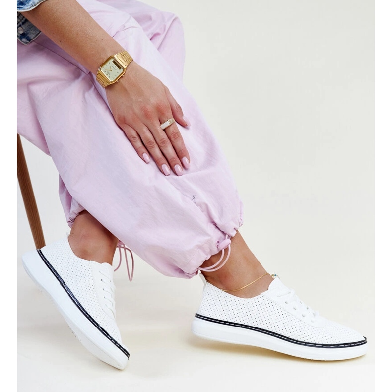 Baskets Biserka ajourées blanches et noires 1