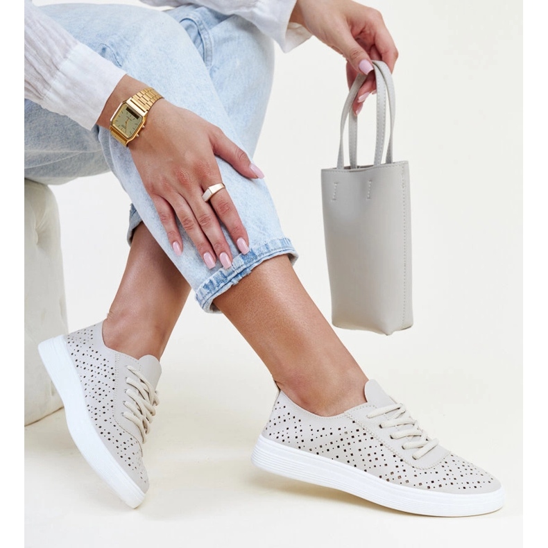 Baskets Manoek ajourées beiges 1