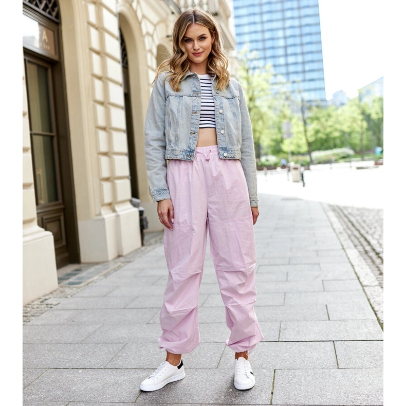 Baskets en éco-cuir blanches et noires par Berdine 1