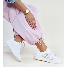 Baskets en éco-cuir Berdine blanches 1 Baskets en éco-cuir Berdine blanches 1