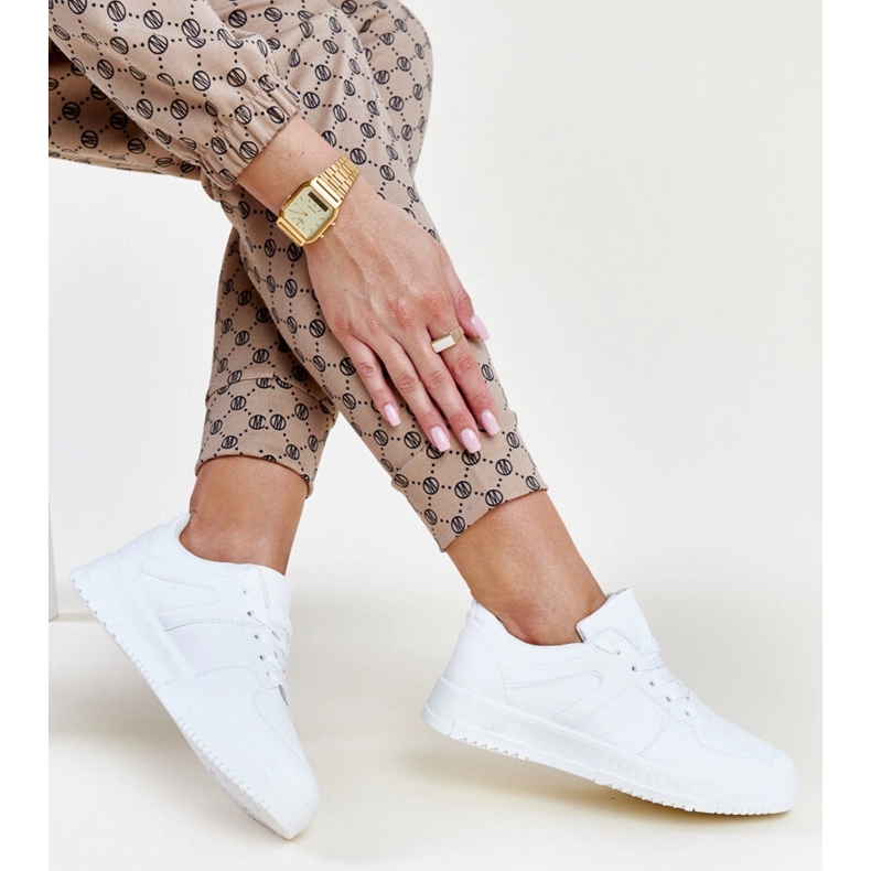 Baskets de sport Hagara blanches 1