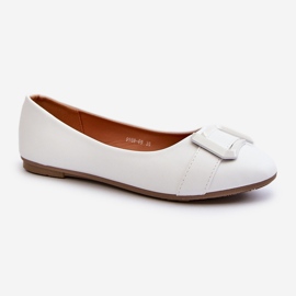 Ballerines en cuir écologique blanc avec ceinture et décoration Cadwenla blanche 1