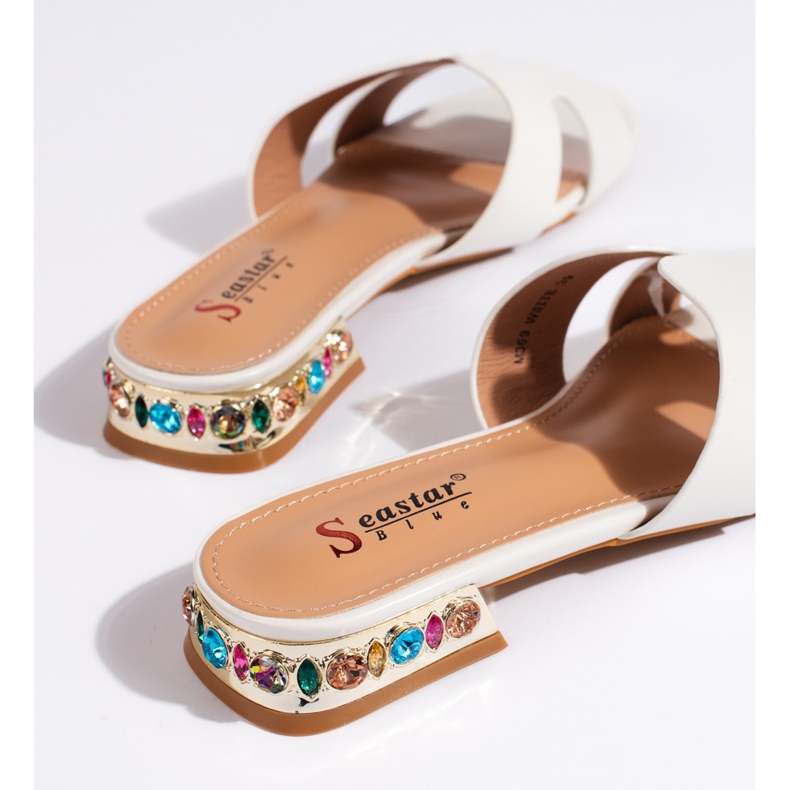 Tongs plates blanches pour femmes 2