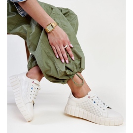 Baskets en cuir beige de Zvonka 1