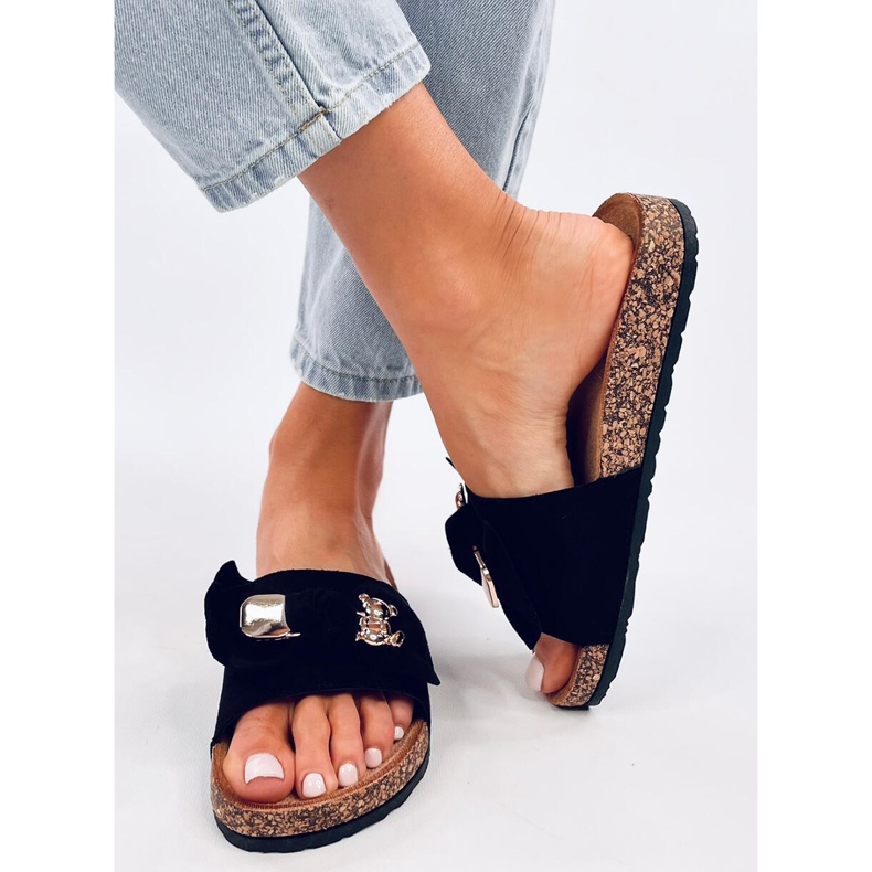 Loups Chaussons en liège noir avec un ours en peluche 2