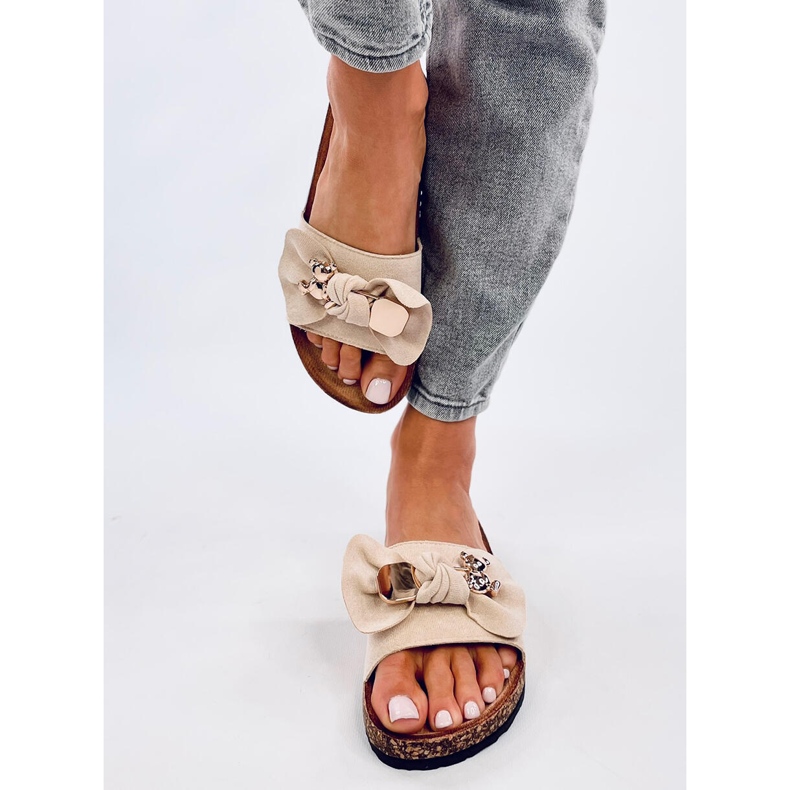 Loups Chaussons en liège beige avec un ours en peluche 1 Loups Chaussons en liège beige avec un ours en peluche 1