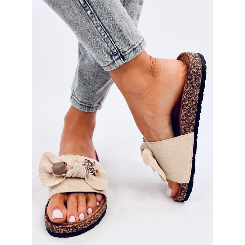 Loups Chaussons en liège beige avec un ours en peluche 2 Loups Chaussons en liège beige avec un ours en peluche 2