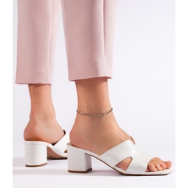 Tongs à talons hauts pour femmes blanches 2