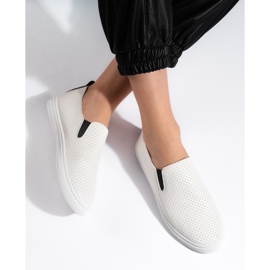 Baskets à enfiler ajourées blanches et noires 4
