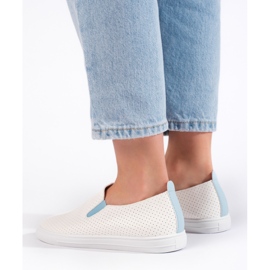 Baskets à enfiler ajourées blanches et bleues 3