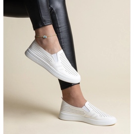 Baskets slip-on ajourées blanches par Dafina 1