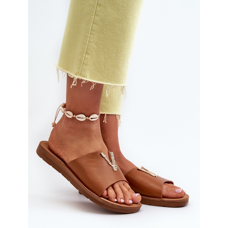 Tongs pour femmes à semelle plate avec décoration, cuir écologique, marron Makia brun 2