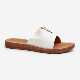 Tongs pour femmes à semelle plate avec décoration, cuir écologique, blanc Makia 1