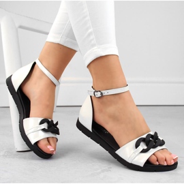 Sandales plates femme avec chaîne, blanc Vinceza 17320 2