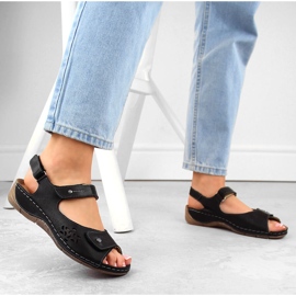 Sandales confortables en cuir pour femmes avec velcro, noires Helios 266-2.011 le noir 3