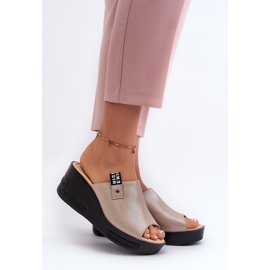 Vinceza Tongs compensées pour femmes dorées Vleni 2