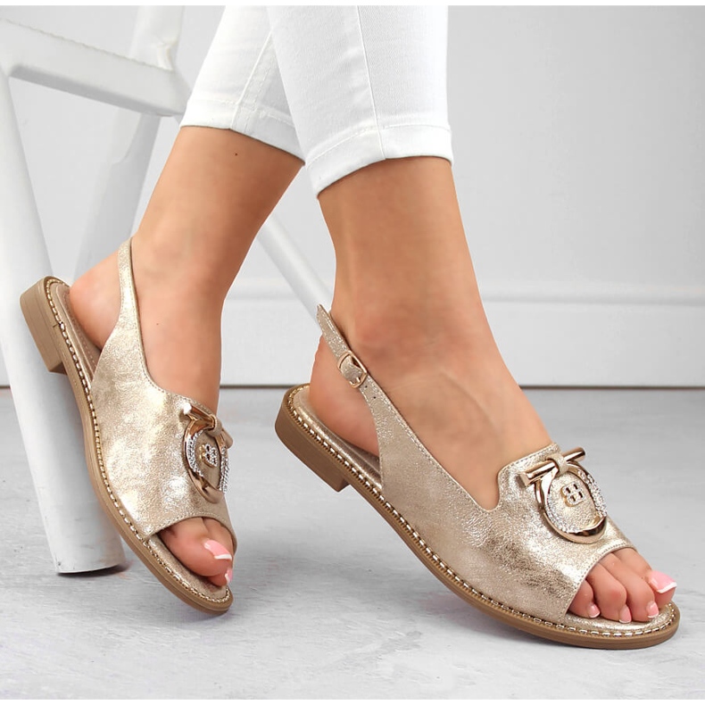 Sandales pour femmes confortables avec décoration dorée S.Barski 053 d'or 1 Sandales pour femmes confortables avec décoration dorée S.Barski 053 d'or 1