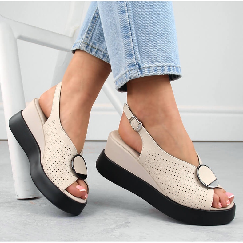 Sandales compensées ajourées en cuir beige Filippo DS6074 1