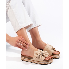 Claquettes en daim beige avec nœud 1