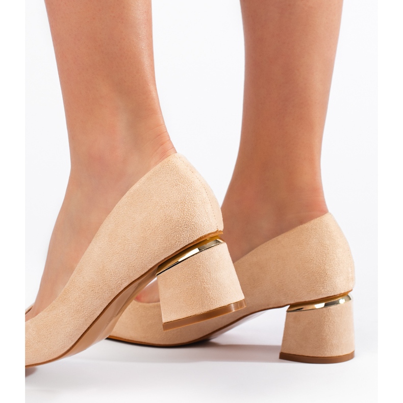 Escarpins à talons bas en suède beige 2