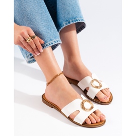 Tongs plates blanches pour femmes 1