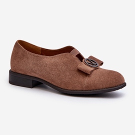 Chaussures pour femmes en suède écologique sur un talon bas avec une décoration, marron Hadiena brun 1 Chaussures pour femmes en suède écologique sur un talon bas avec une décoration, marron Hadiena brun 1