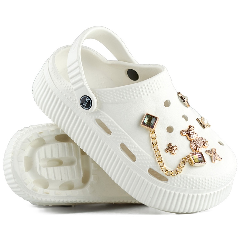 Tongs blanches avec semelle épaisse et décorations 1