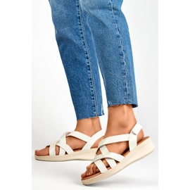Sandales femme blanches confortables à talon bas 3