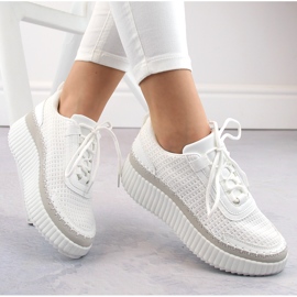 Chaussures de sport à plateforme pour femmes, blanches McBraun 23219 1 Chaussures de sport à plateforme pour femmes, blanches McBraun 23219 1