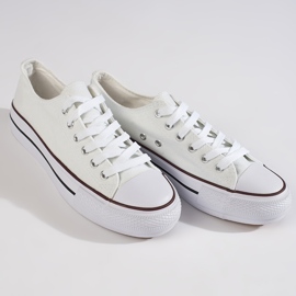 Baskets blanches pour femmes sur la plateforme 1