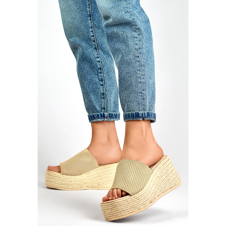 Tongs espadrilles à talon haut avec fil doré 1