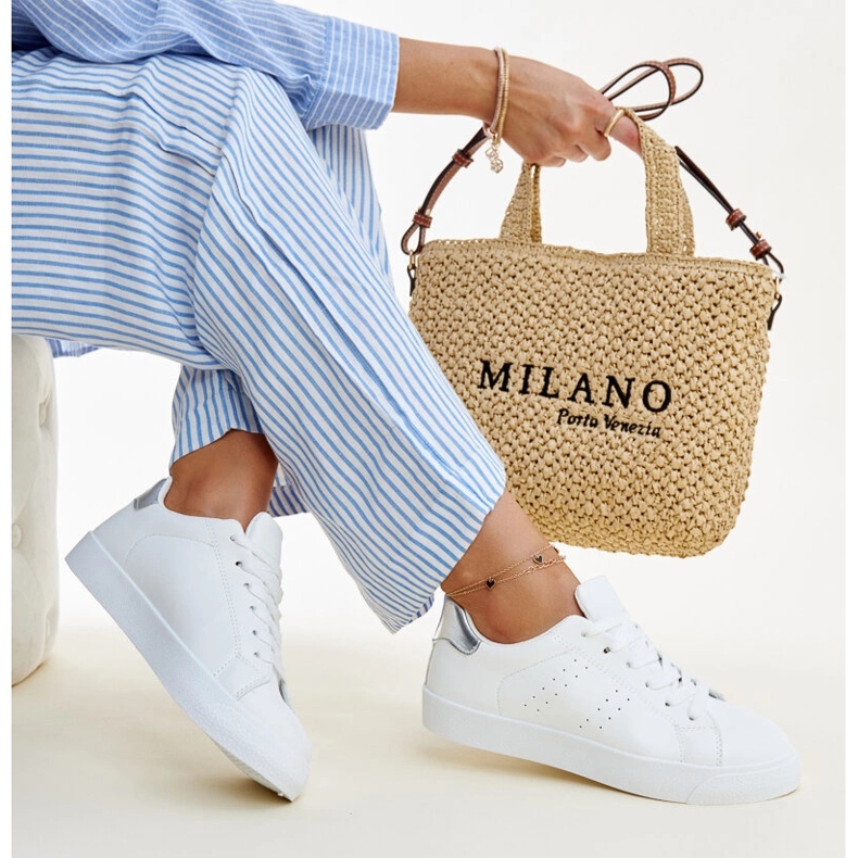 Baskets Akila blanches et argentées 1