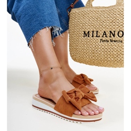 Les mules marron à talons bas de Mikhaila brun 1