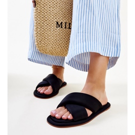 Les pantoufles noires de Rand 1