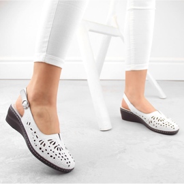 Sandales confortables en cuir entièrement ajourées pour femmes, blanches, T.Sokolski L24-27 2